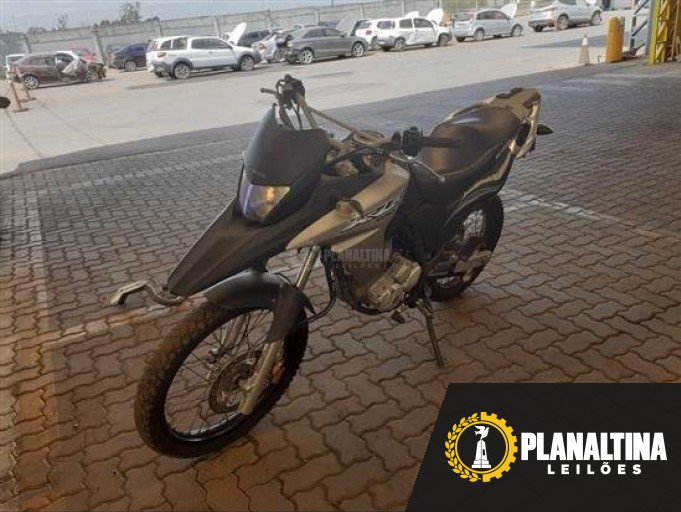 HONDA XRE 300 18/18 HONDA XRE 300 18/18