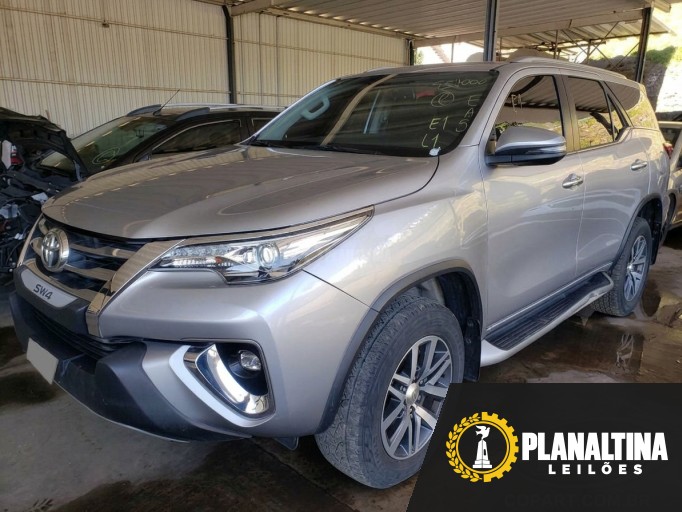 TOYOTA HILUX SW4 17/18 TOYOTA HILUX SW4 17/18